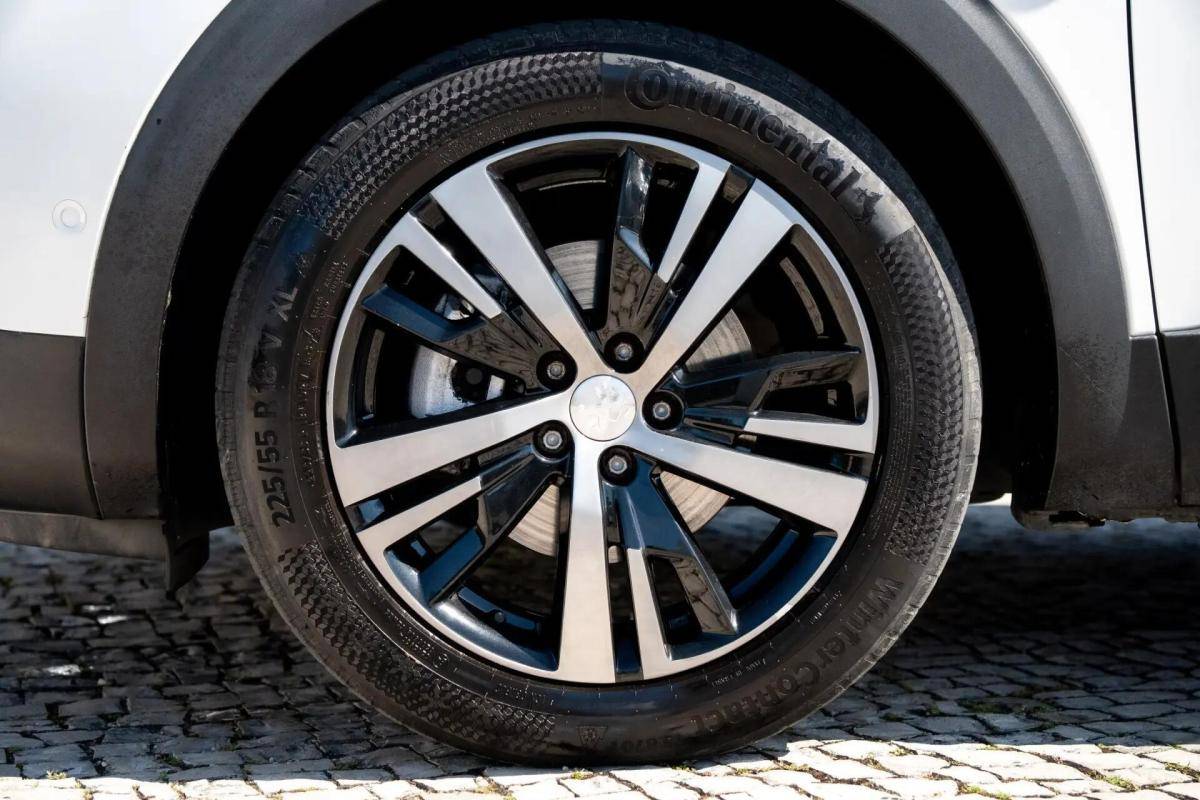 peugeot-5008-2018-diesel-1499cc