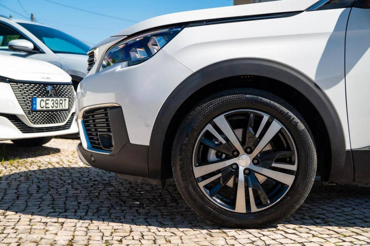 peugeot-5008-2018-diesel-1499cc