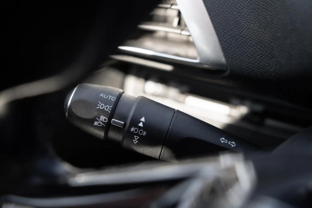 peugeot-5008-2018-diesel-1499cc