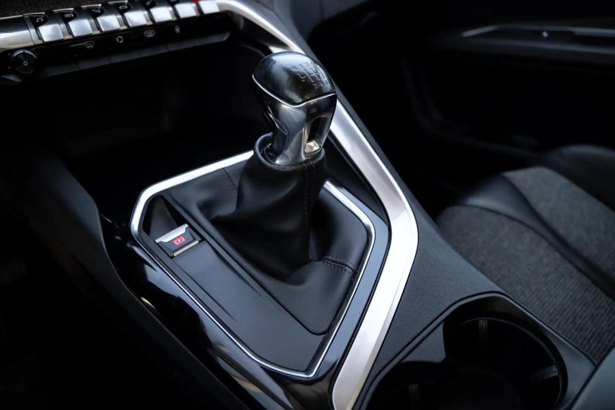 peugeot-5008-2018-diesel-1499cc