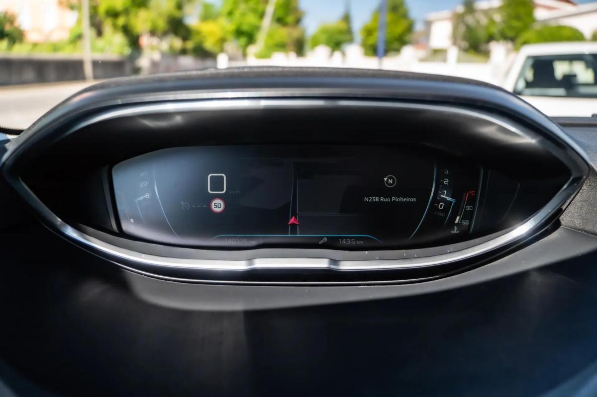 peugeot-5008-2018-diesel-1499cc
