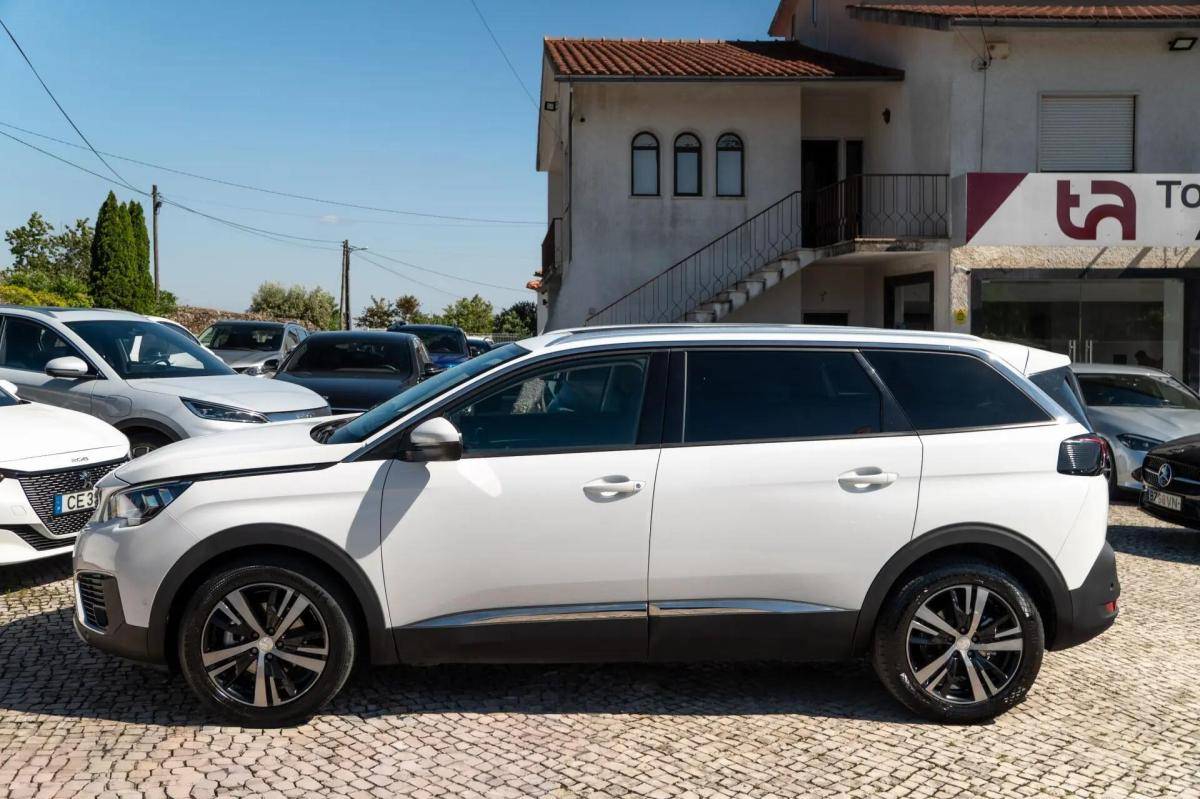 peugeot-5008-2018-diesel-1499cc