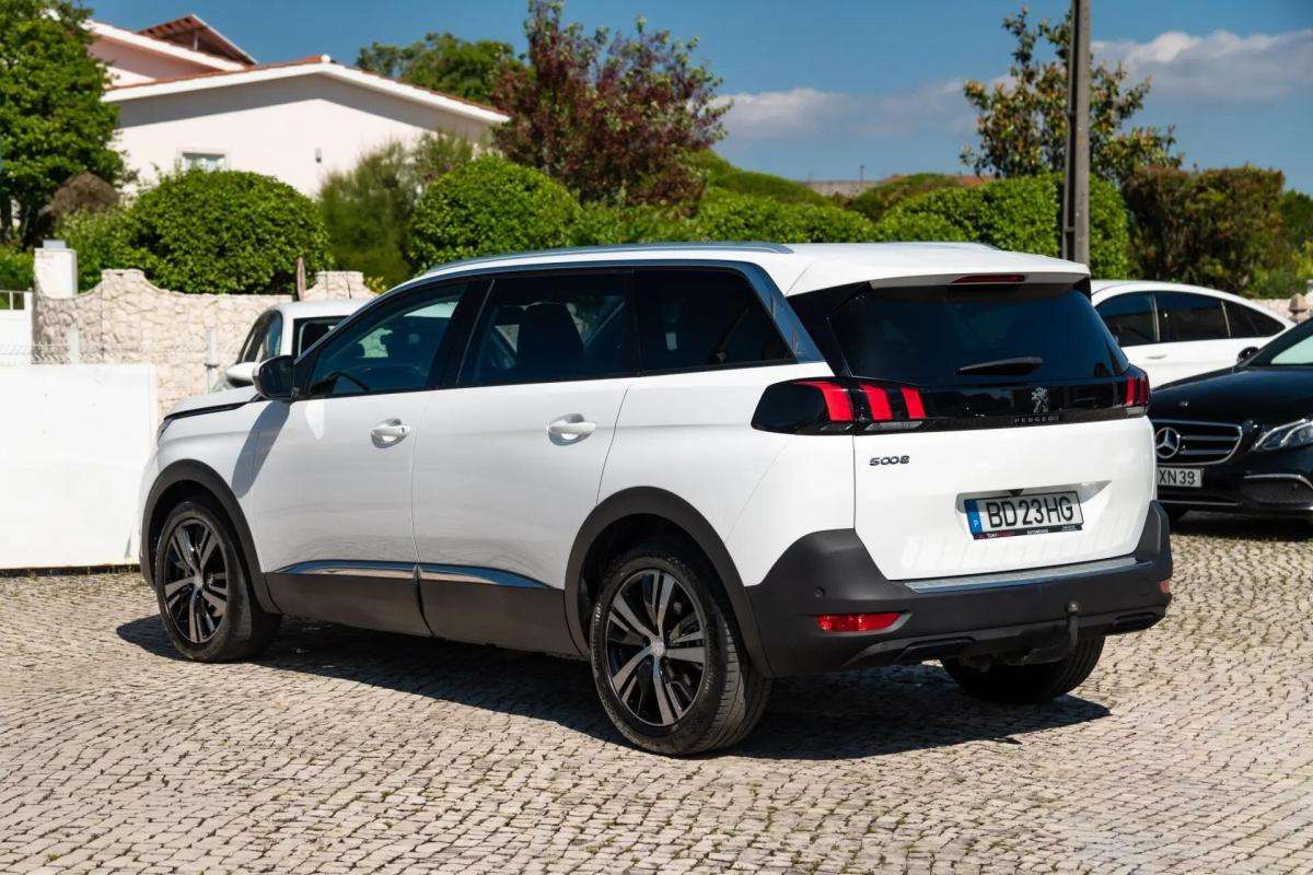 peugeot-5008-2018-diesel-1499cc
