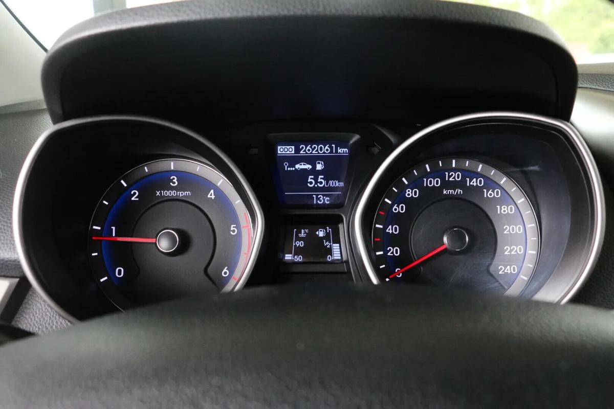 hyundai-i30-2012-diesel-1582cc