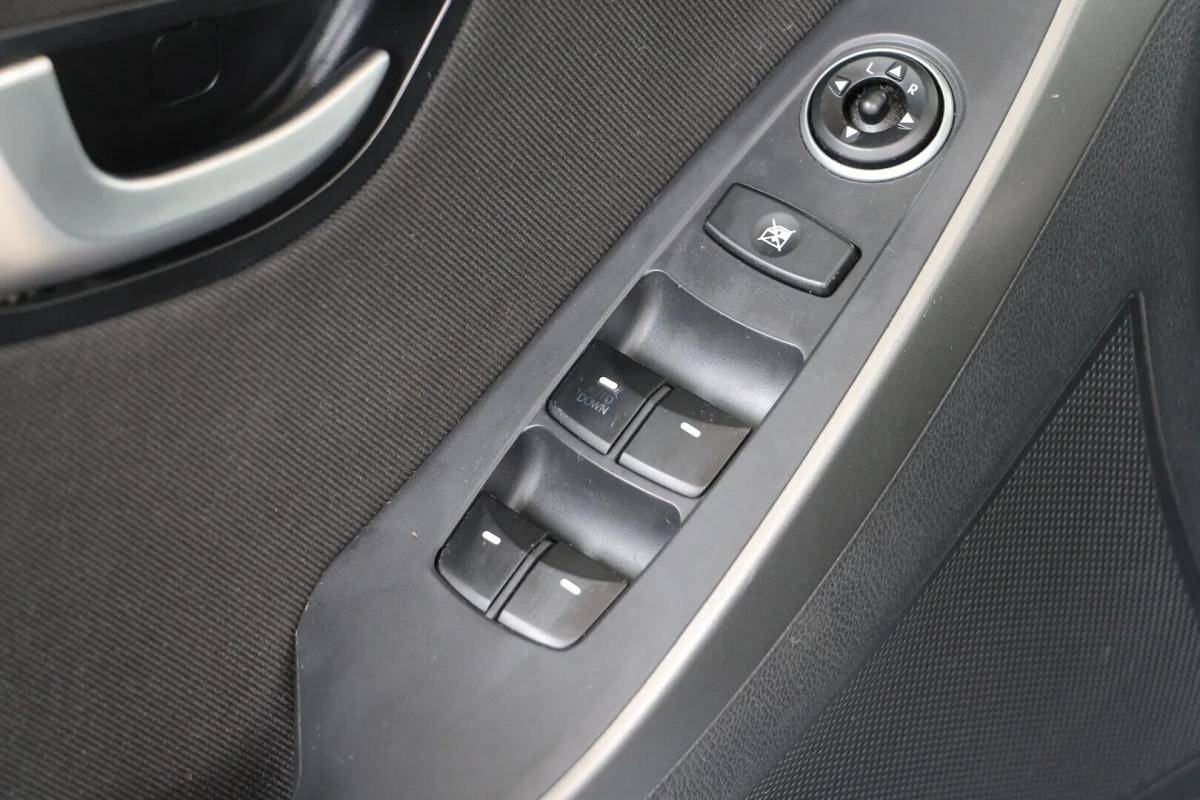hyundai-i30-2012-diesel-1582cc