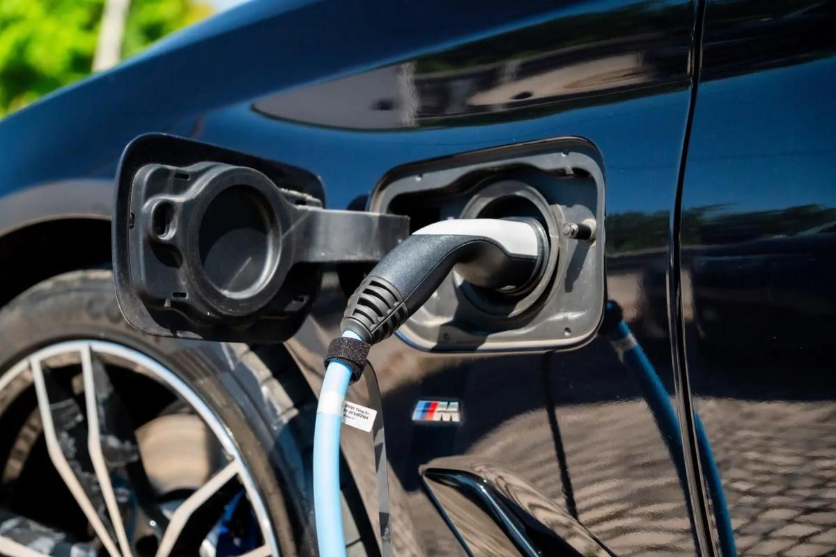 bmw-serie-5-2018-hibrido-a-gasolina-1998cc