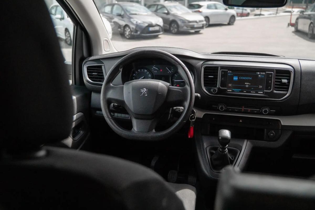 peugeot-traveller-2021-diesel-1499cc