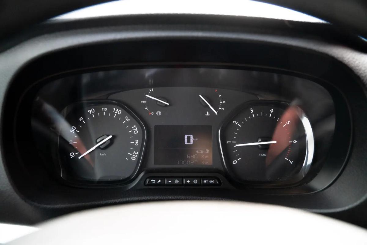peugeot-traveller-2021-diesel-1499cc