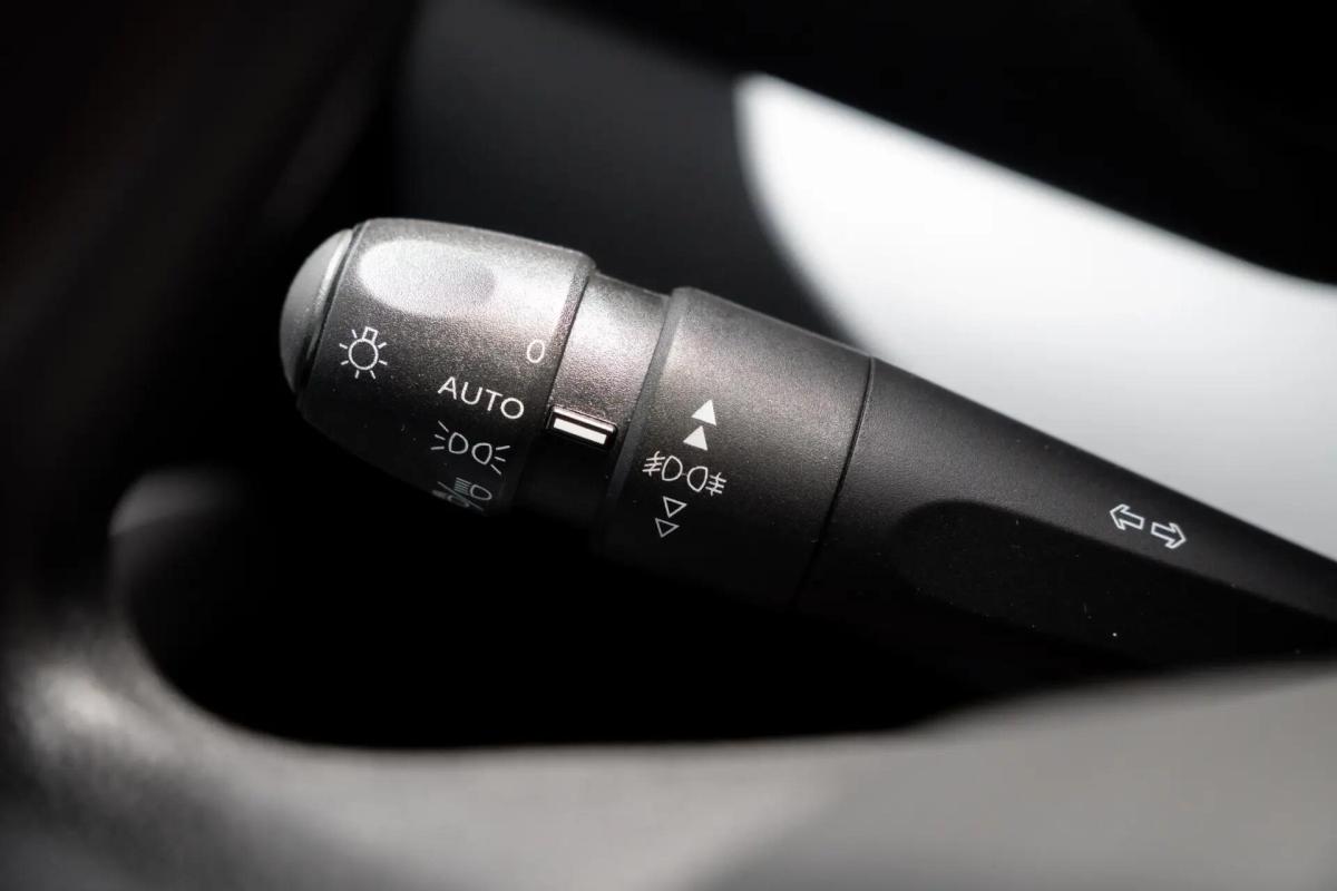 peugeot-traveller-2021-diesel-1499cc