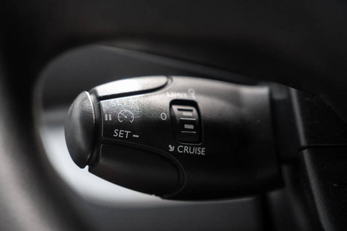 peugeot-traveller-2021-diesel-1499cc