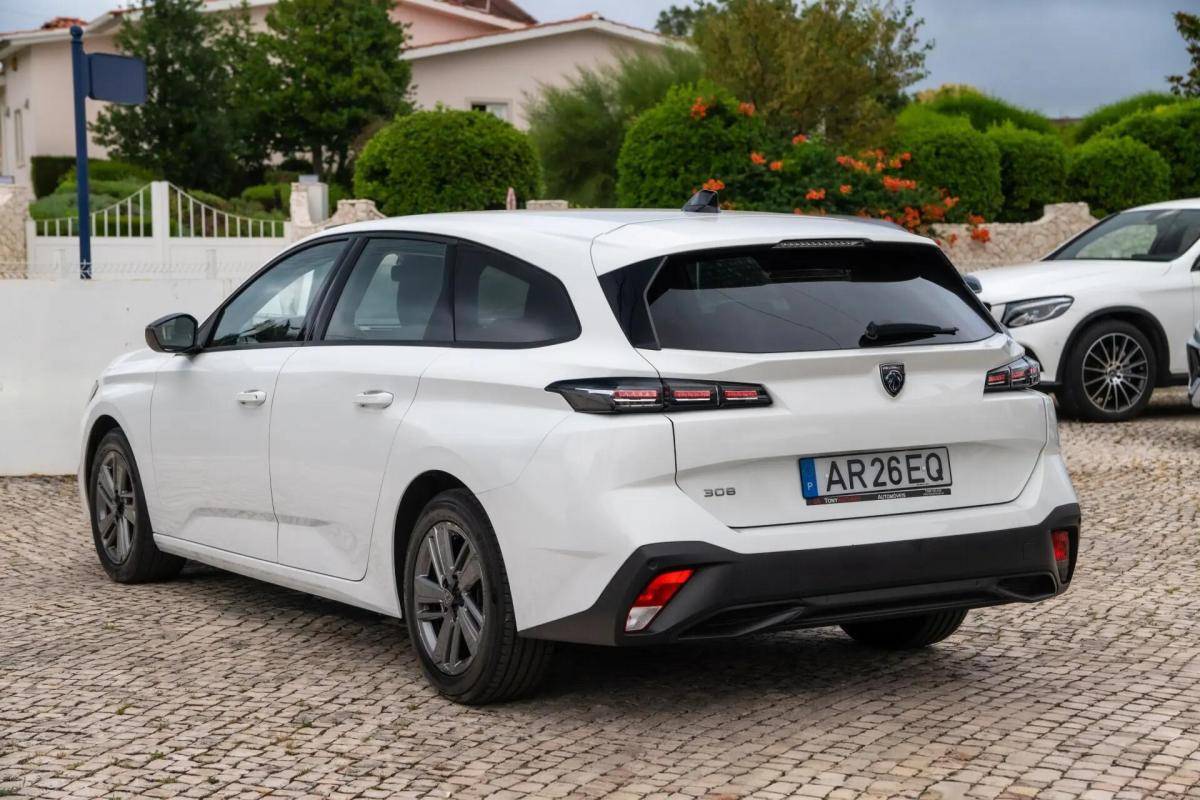 peugeot-308-sw-2022-diesel-1499cc