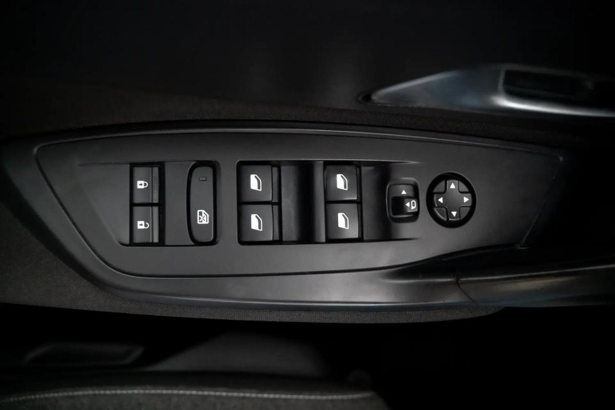 peugeot-308-sw-2022-diesel-1499cc