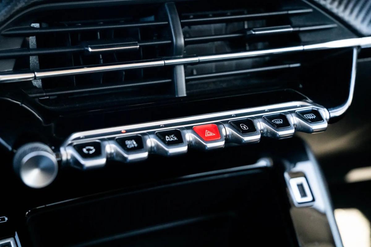 peugeot-e-208-2022-eletrico-0cc