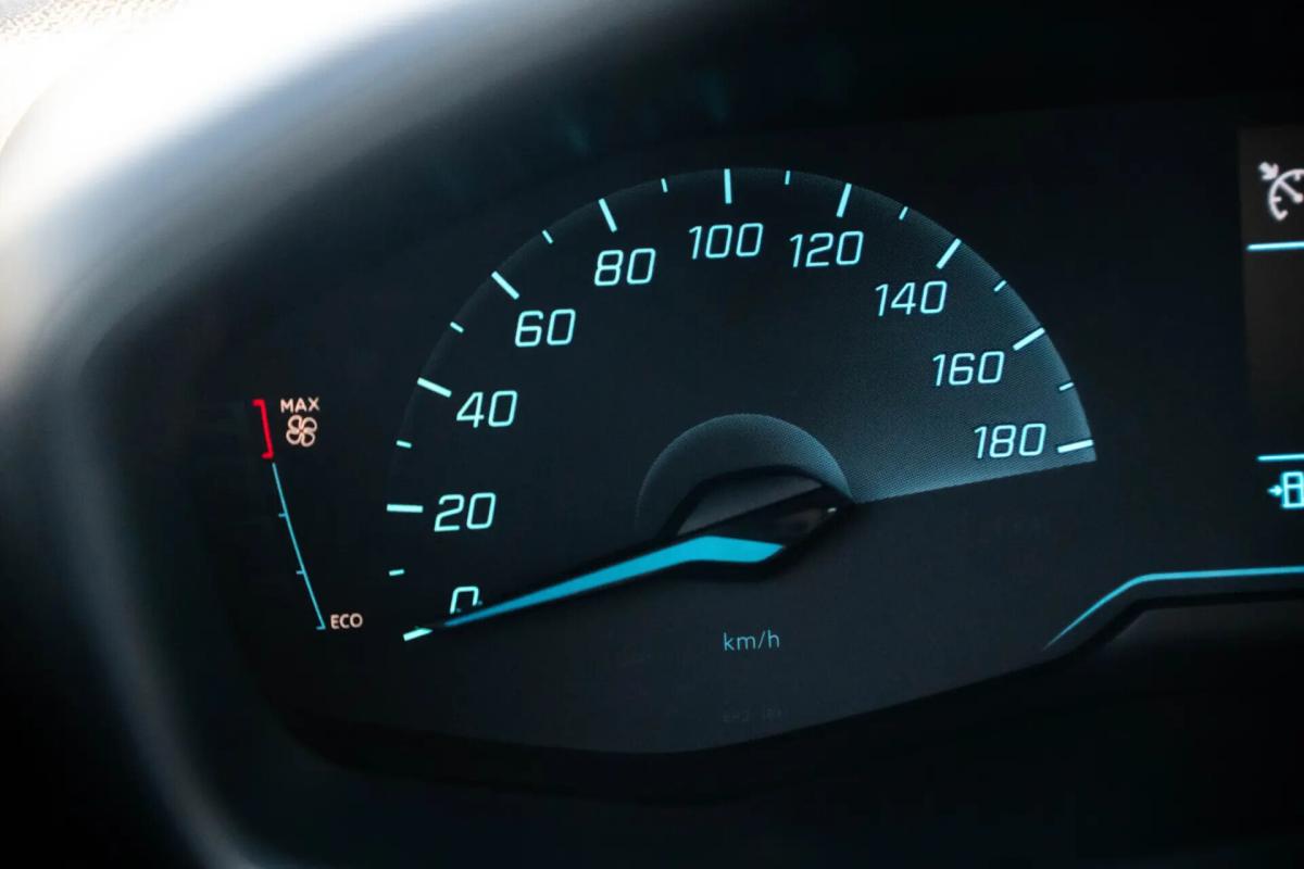 peugeot-e-208-2022-eletrico-0cc