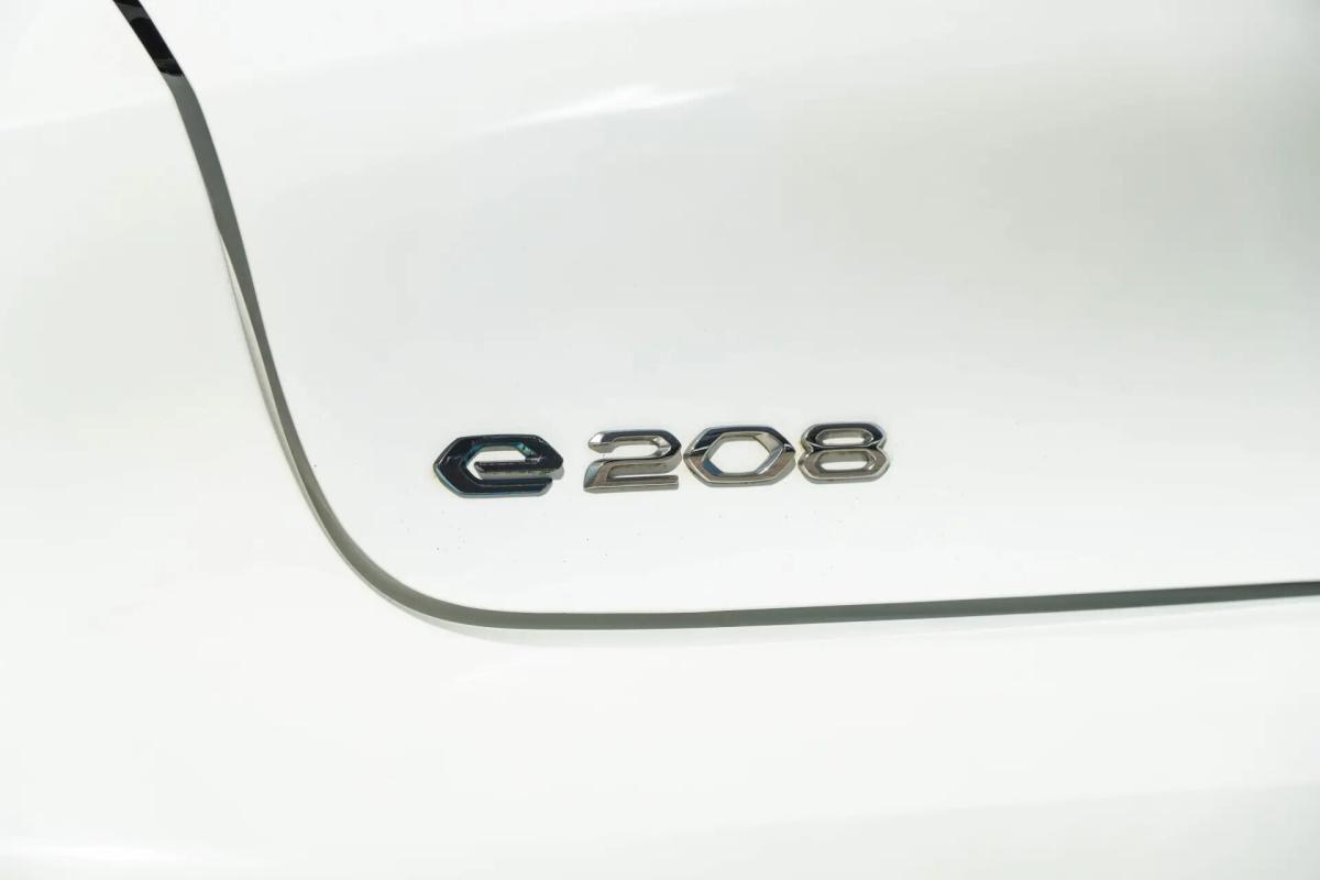 peugeot-e-208-2022-eletrico-0cc