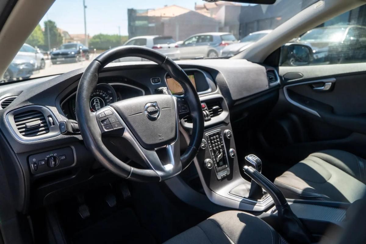 volvo-v40-cross-country-2019-diesel-1969cc