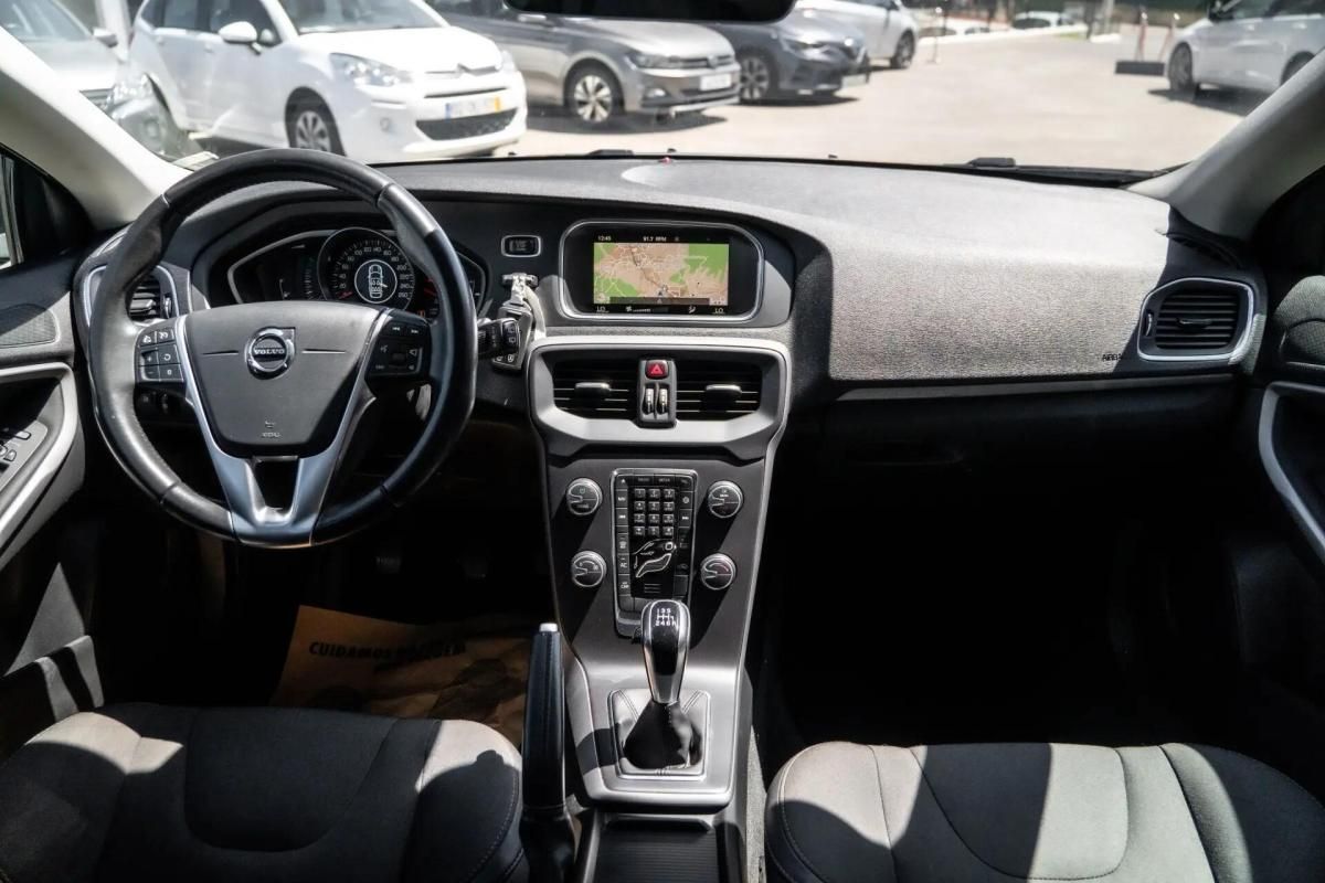 volvo-v40-cross-country-2019-diesel-1969cc