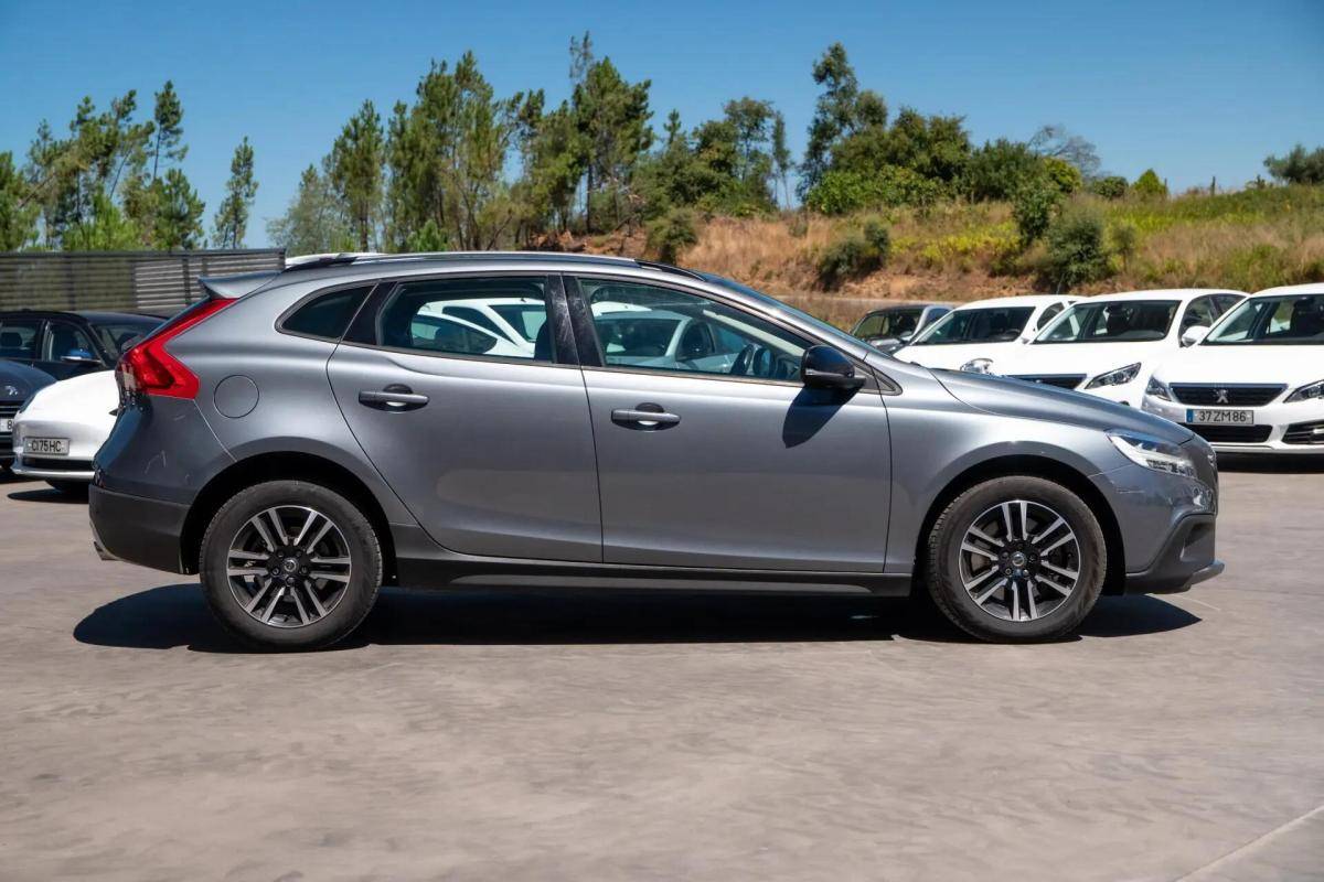 volvo-v40-cross-country-2019-diesel-1969cc