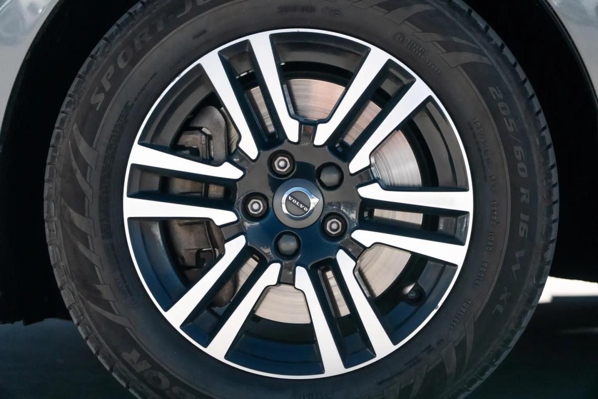 volvo-v40-cross-country-2019-diesel-1969cc