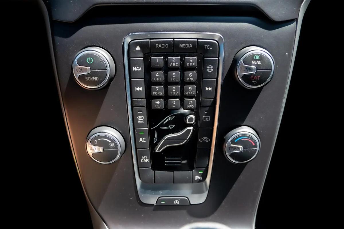 volvo-v40-cross-country-2019-diesel-1969cc