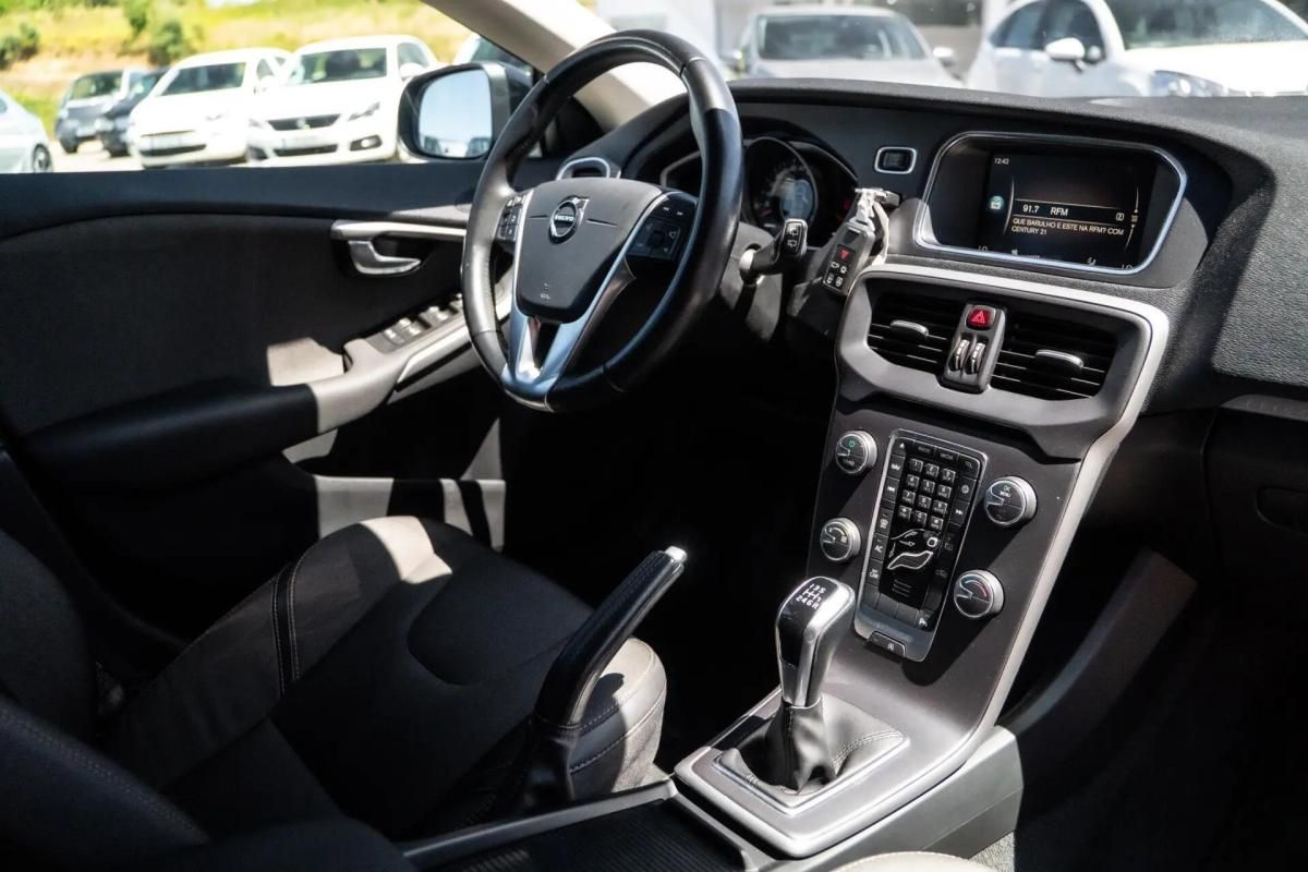 volvo-v40-cross-country-2019-diesel-1969cc