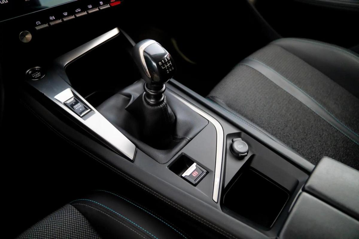 peugeot-308-sw-2022-diesel-1499cc