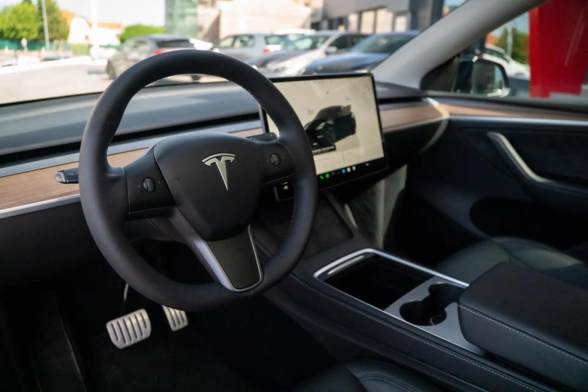 tesla-model-y-2024-eletrico-0cc