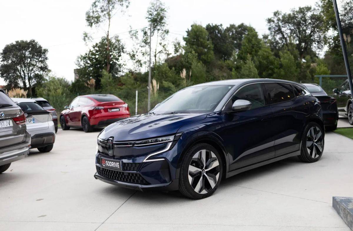 renault-megane-e-tech-2023-eletrico-0cc