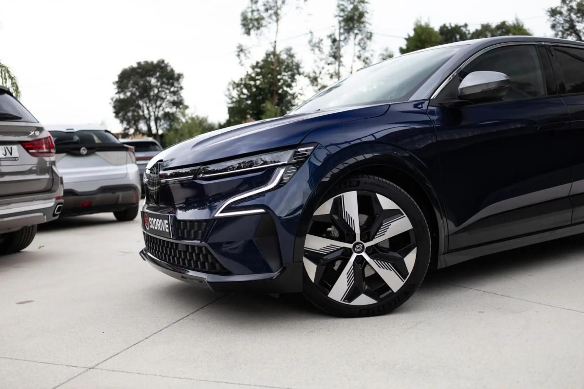 renault-megane-e-tech-2023-eletrico-0cc