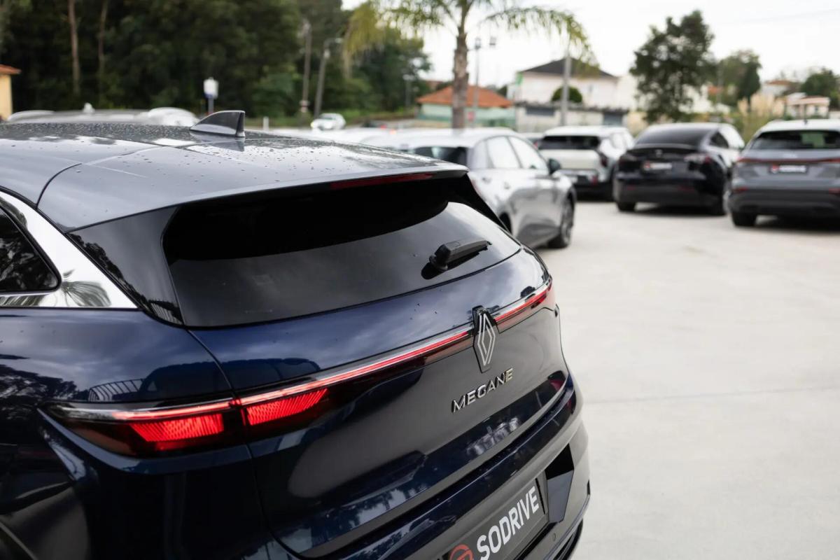 renault-megane-e-tech-2023-eletrico-0cc