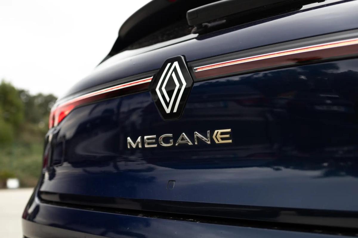renault-megane-e-tech-2023-eletrico-0cc