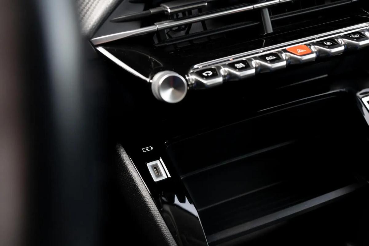 peugeot-e-208-2020-eletrico-0cc