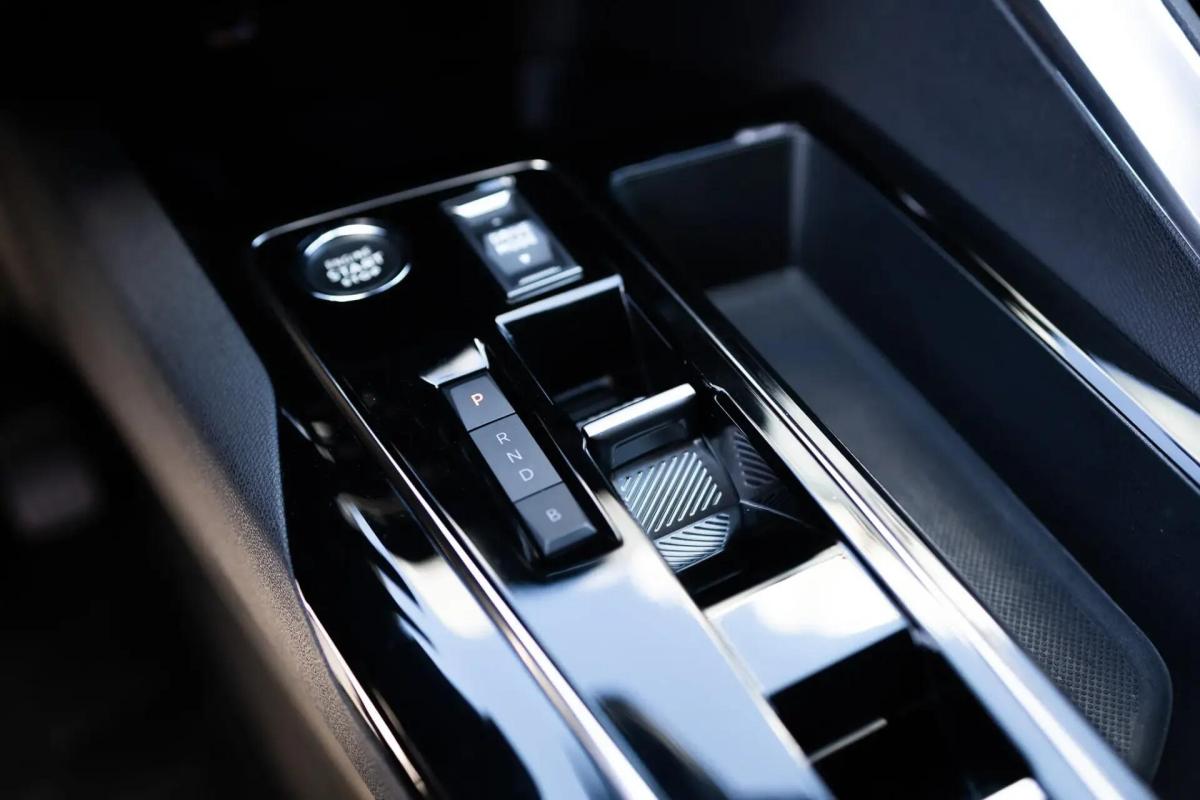 peugeot-3008-2023-hibrido-a-gasolina-1598cc