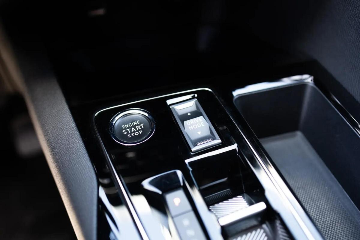 peugeot-3008-2023-hibrido-a-gasolina-1598cc