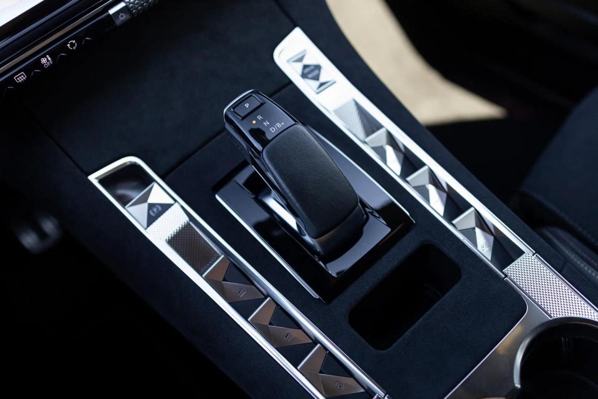 ds-ds-7-crossback-2024-hibrido-a-gasolina-1598cc