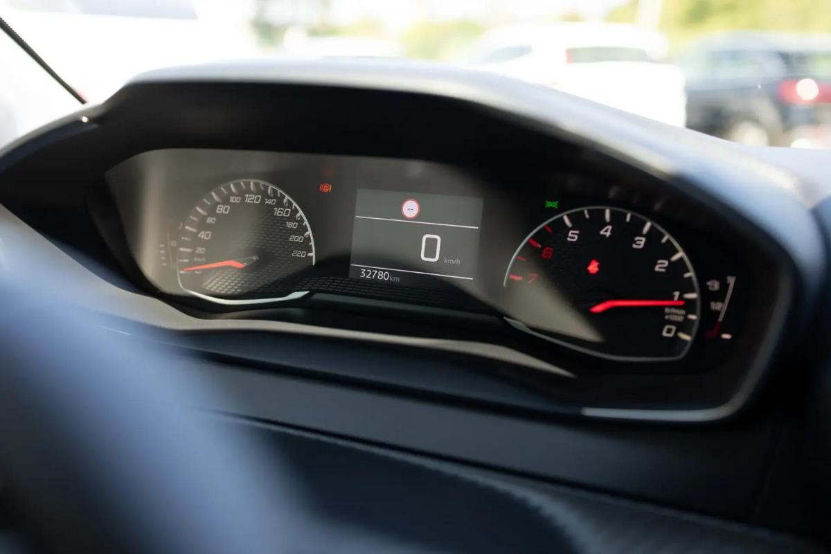 peugeot-208-2024-gasolina-1199cc