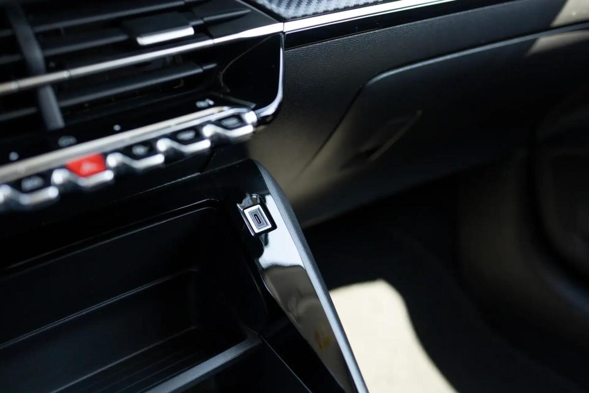 peugeot-208-2024-gasolina-1199cc