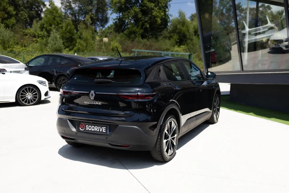 renault-megane-e-tech-2023-eletrico-0cc