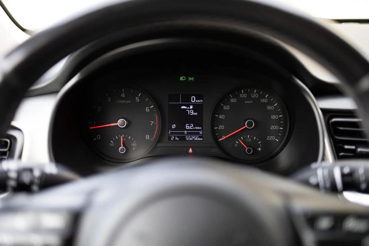 kia-stonic-2023-gasolina-1197cc