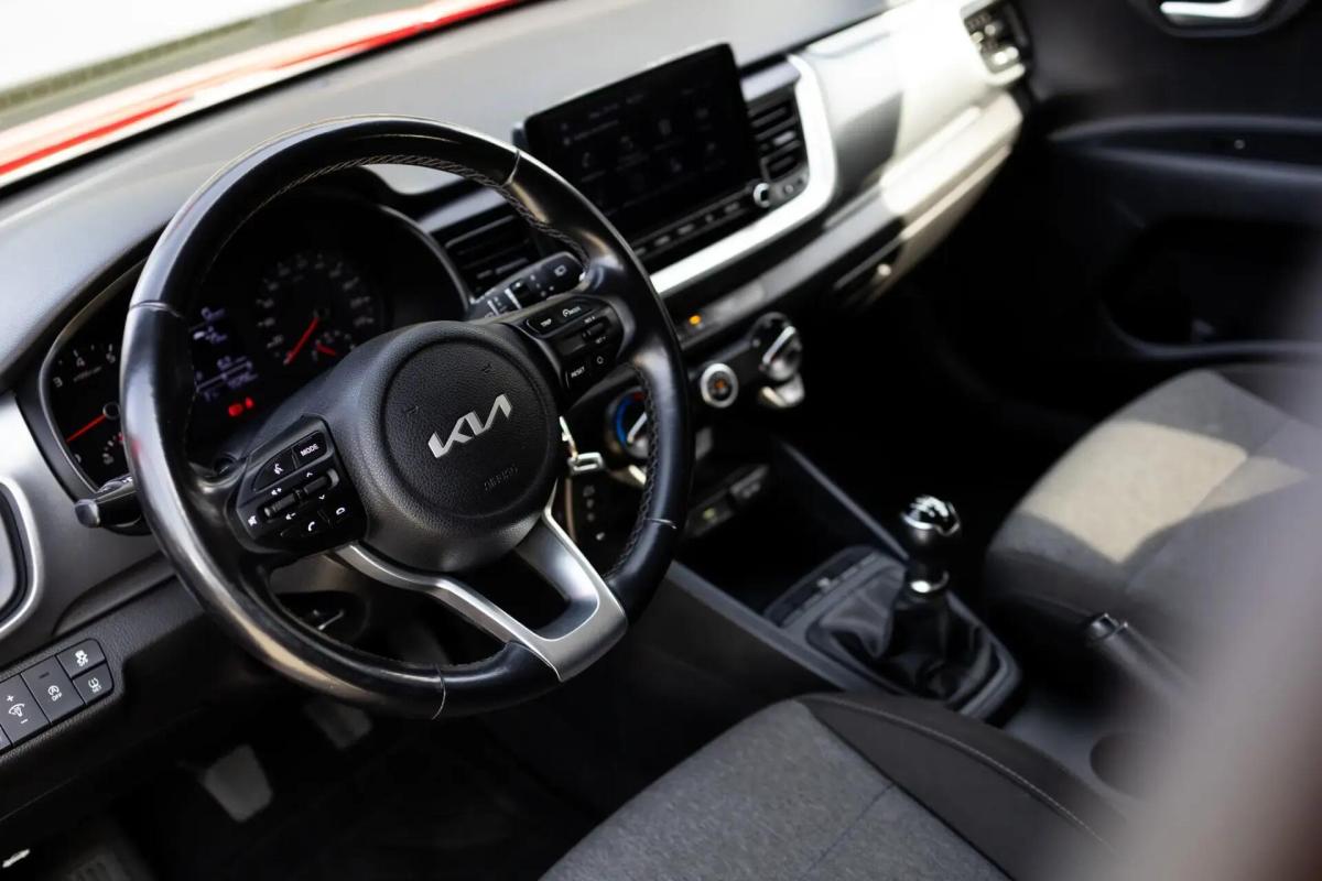 kia-stonic-2023-gasolina-1197cc