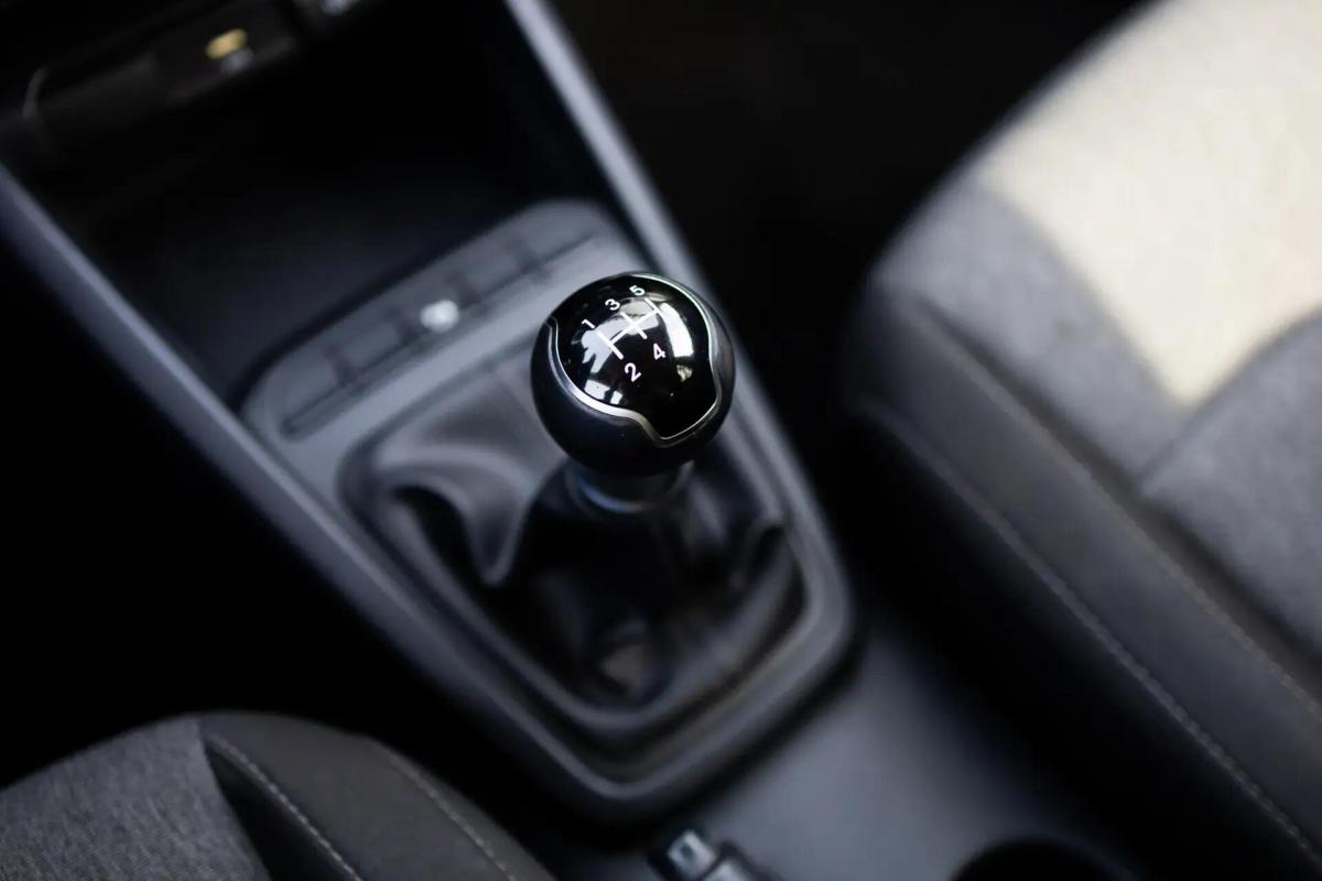 kia-stonic-2023-gasolina-1197cc