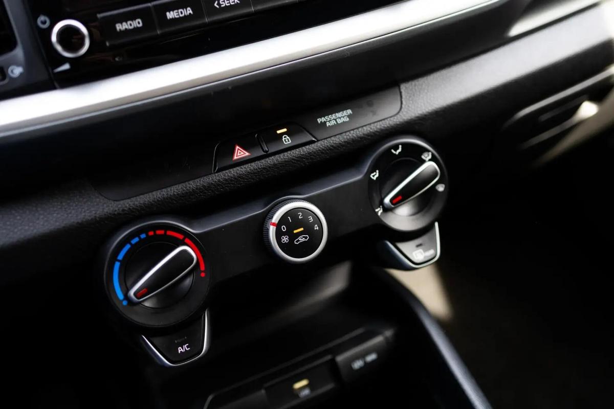 kia-stonic-2023-gasolina-1197cc