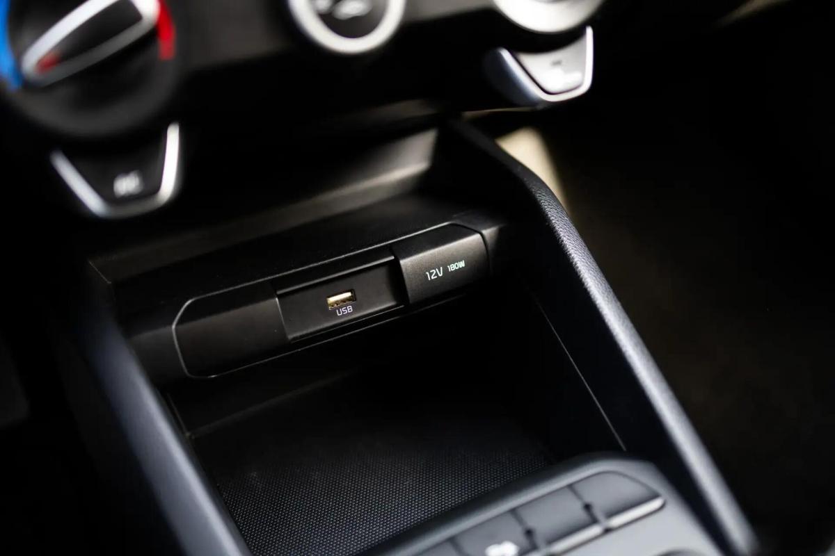 kia-stonic-2023-gasolina-1197cc
