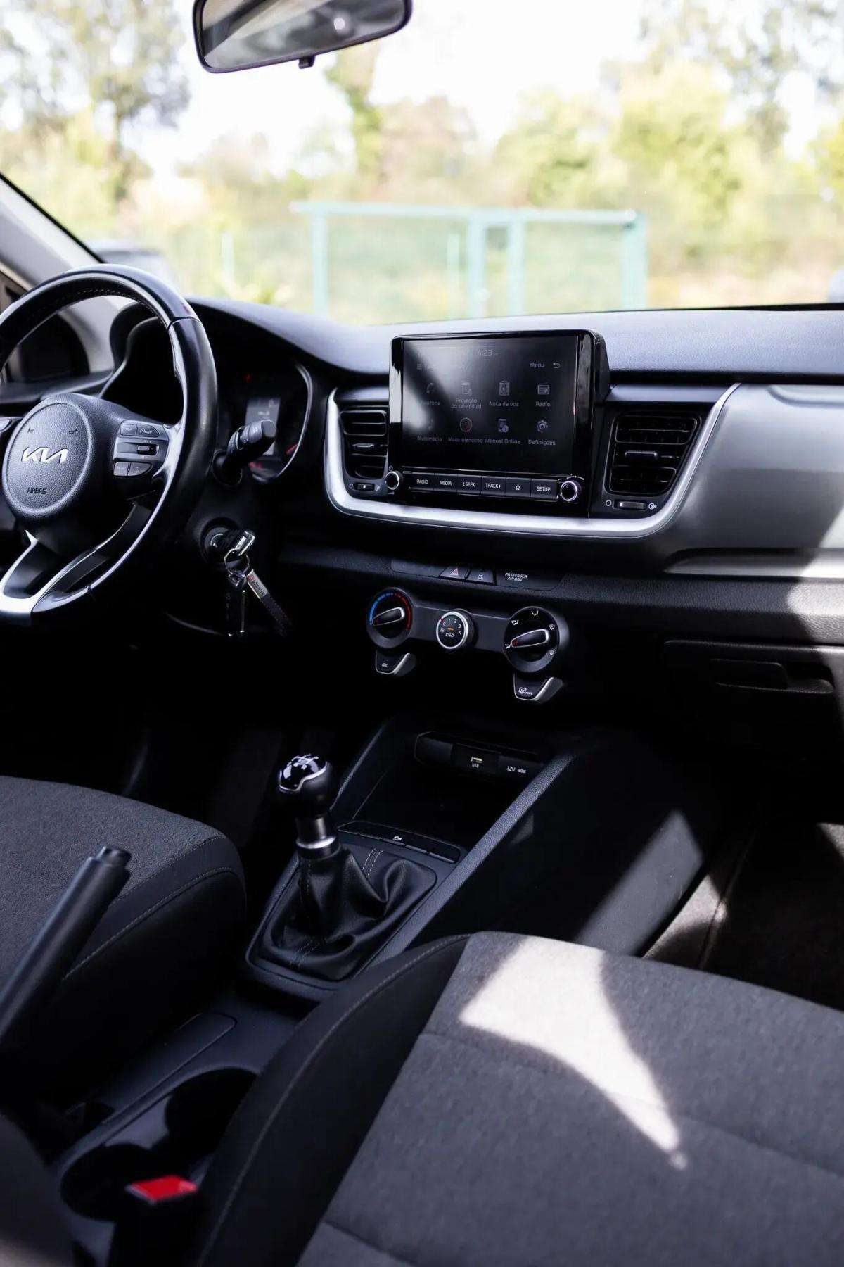 kia-stonic-2023-gasolina-1197cc