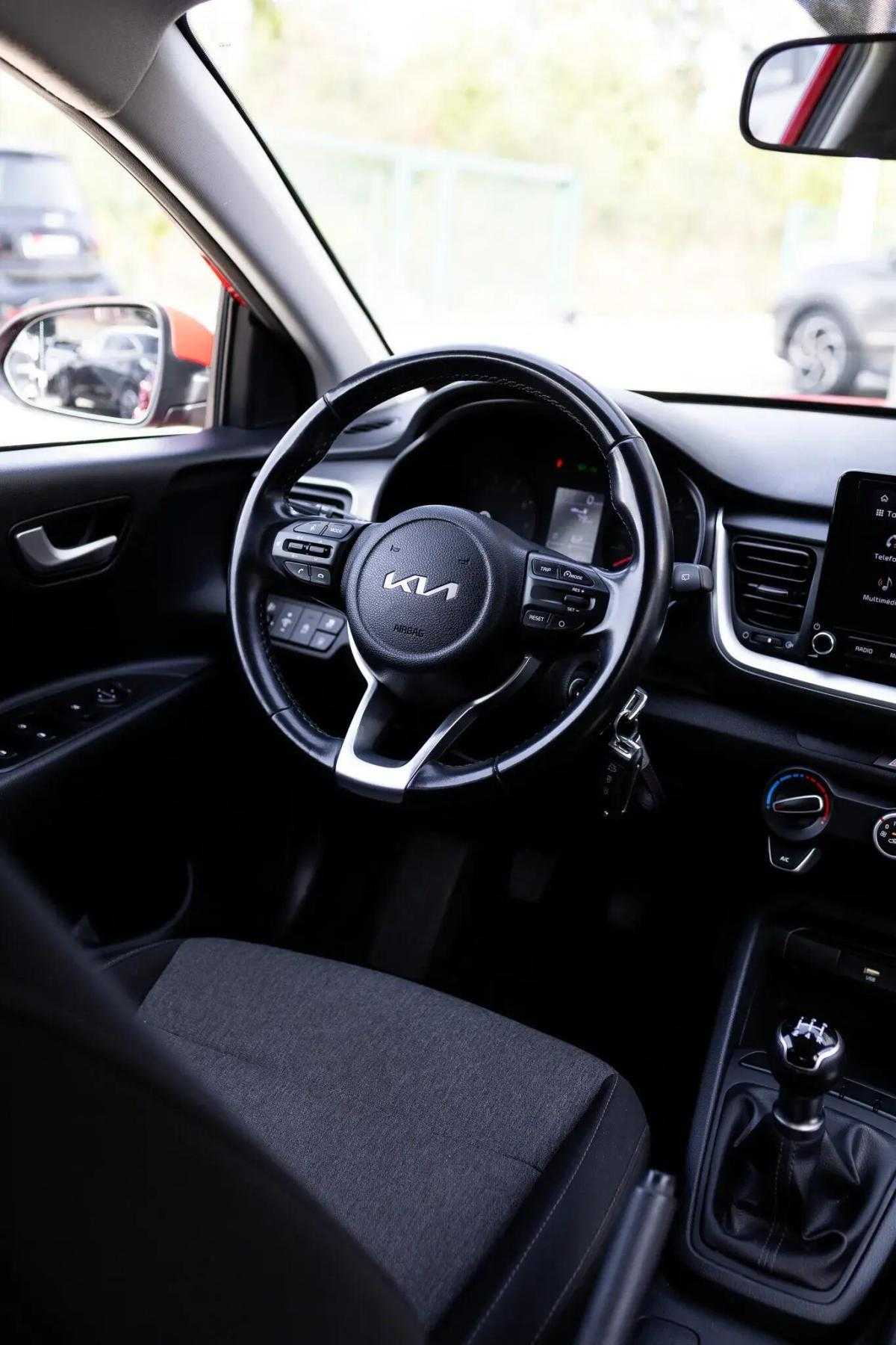 kia-stonic-2023-gasolina-1197cc
