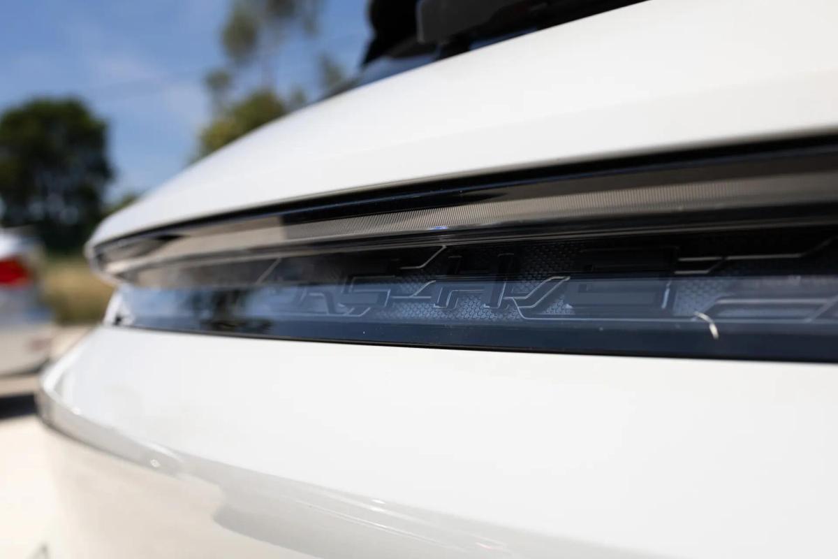 porsche-taycan-2022-eletrico-0cc