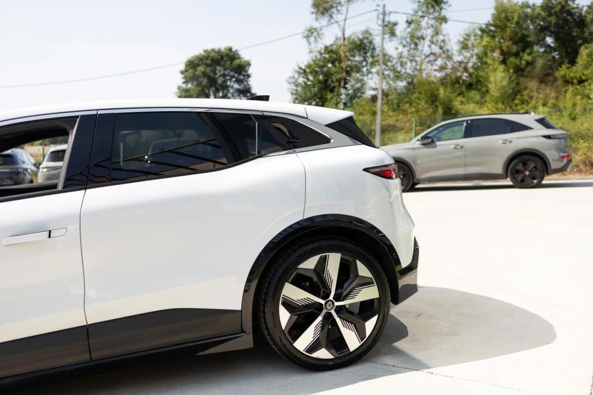 renault-megane-e-tech-2021-eletrico-0cc