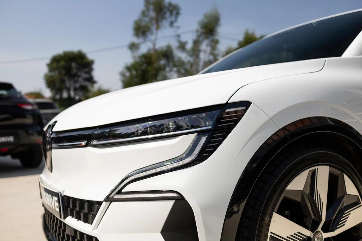 renault-megane-e-tech-2021-eletrico-0cc