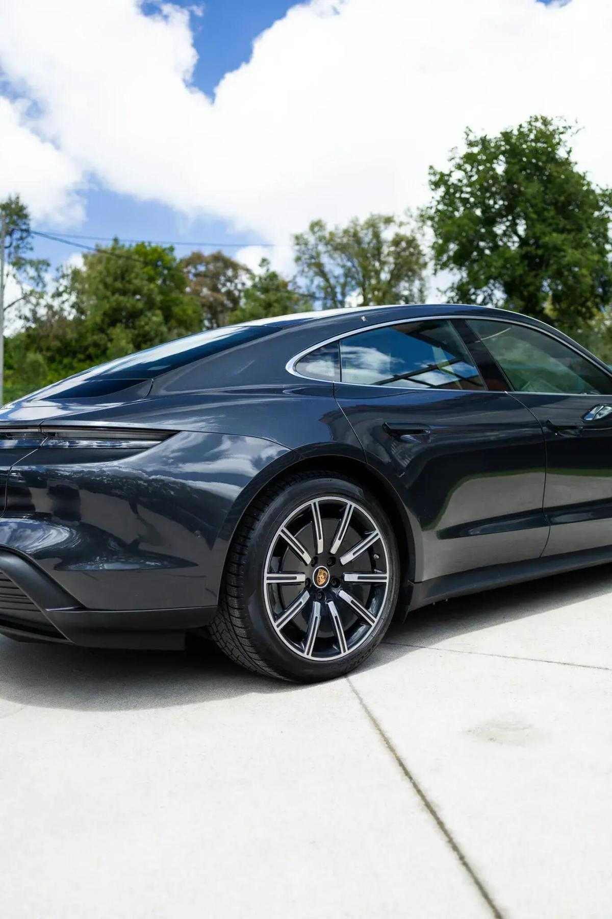 porsche-taycan-2020-eletrico-0cc