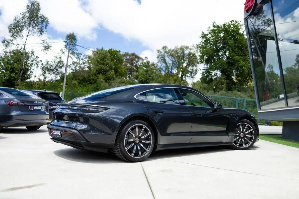 porsche-taycan-2020-eletrico-0cc